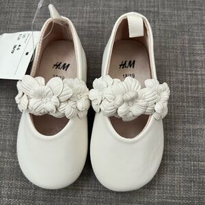 H&M Cream Dress Shoes with Floral Accent